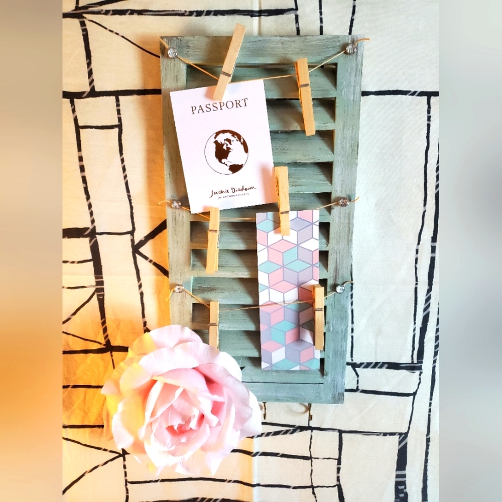 Vintage Shutter Photo/Memo Holder